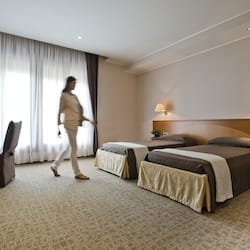 Standaard kamer, 1 twee- of 2 eenpersoonsbedden | Woonruimte | Televisie