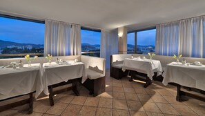 Petit déjeuner buffet (11 EUR par personne)