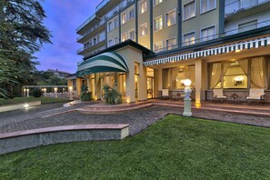 Façade de l’hébergement - soirée/nuit