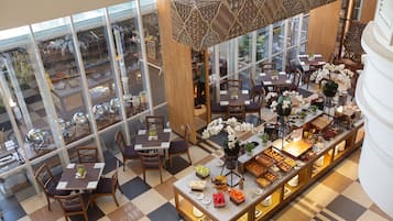 Dagelijks ontbijtbuffet (IDR 150000 per persoon)