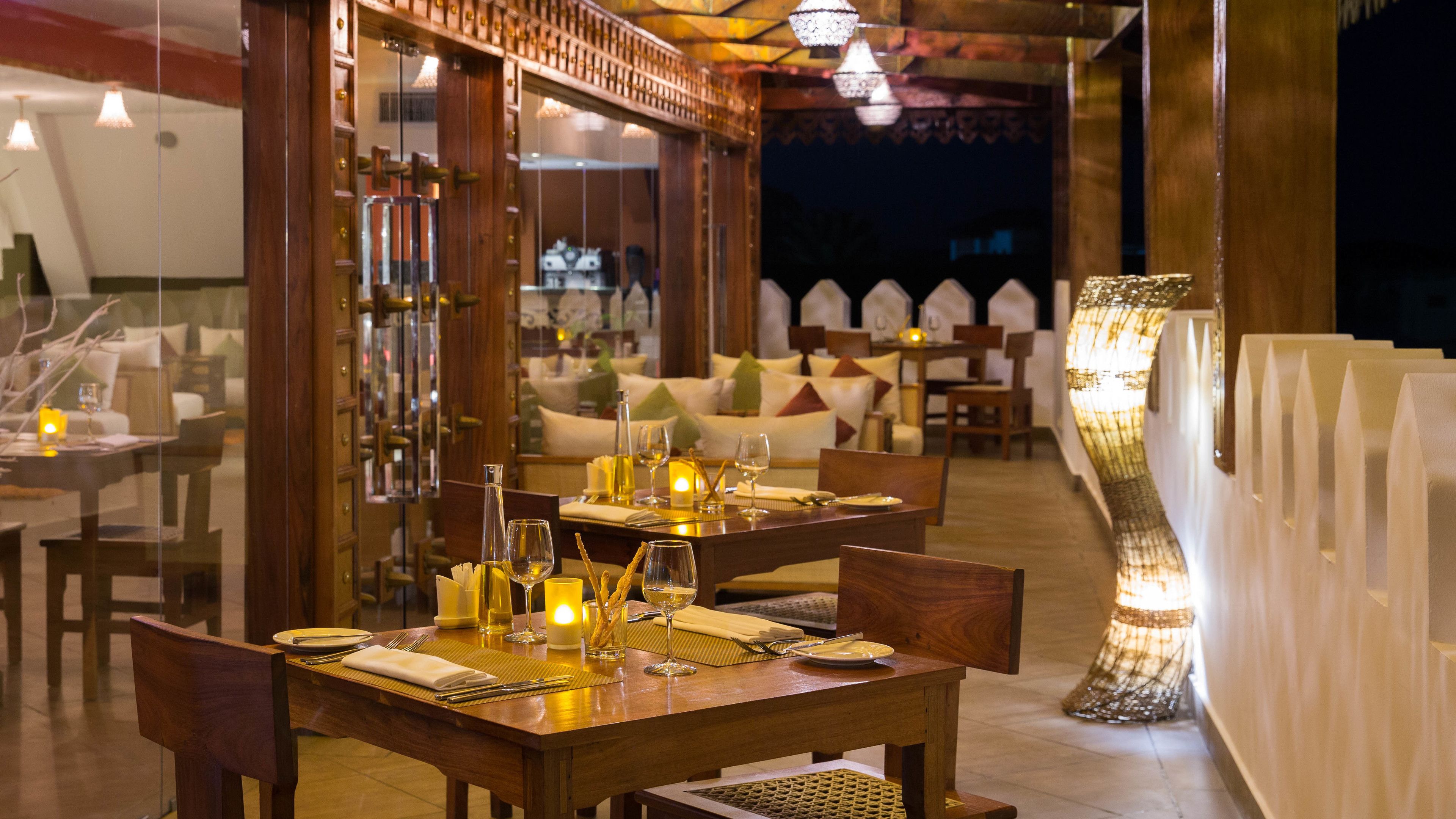 breakfast, lunch, dinner served; sea views