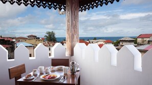 Desayuno buffet todos los días (con cargo) 