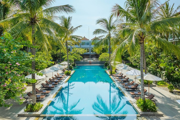 Outdoor pool, pool umbrellas