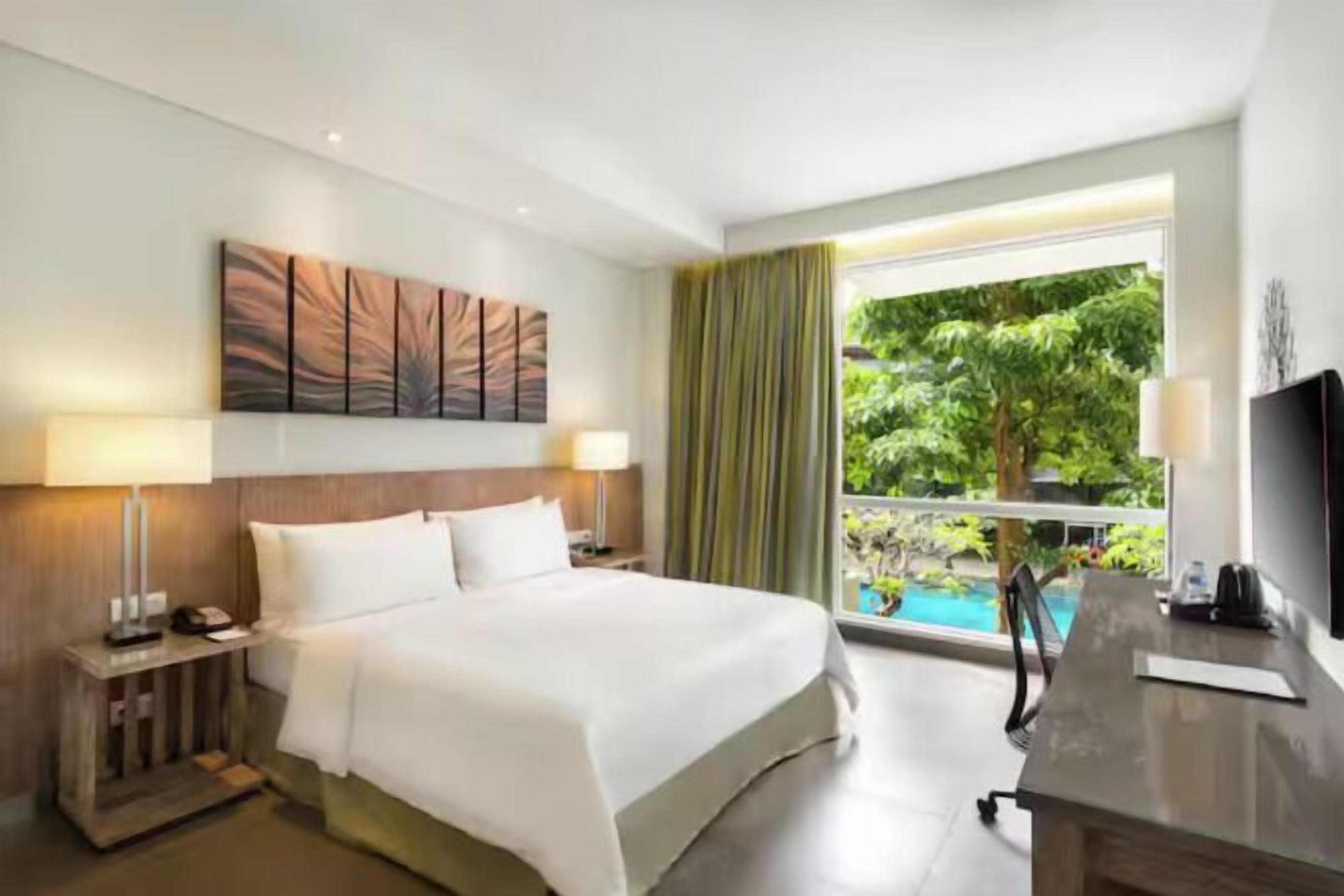 Premium bedding, minibar, in-room safe, desk