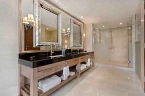 Presidential Suite, 1 Katil Raja (King) | Pancuran Bilik Mandi