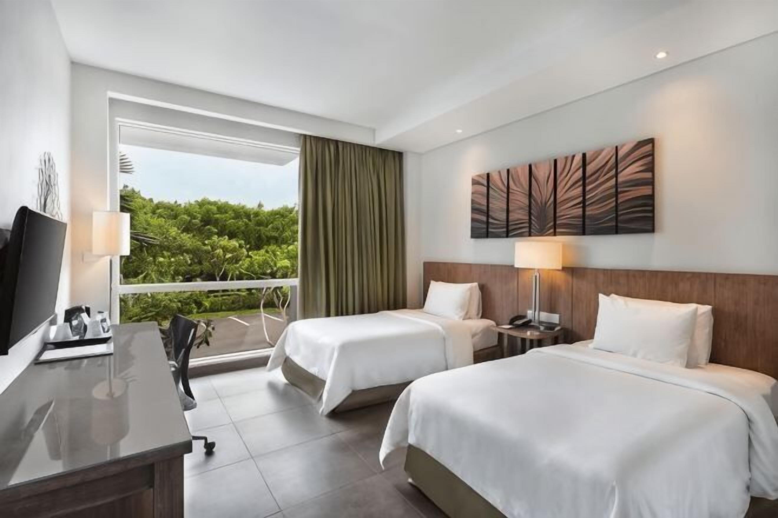Luxe beddengoed, een minibar, een kluis op de kamer, een bureau