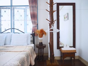 Twin Room with Fan | 書桌、折疊床/加床、免費無線上網