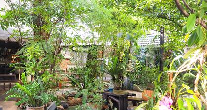 Stay With Me Guesthouse