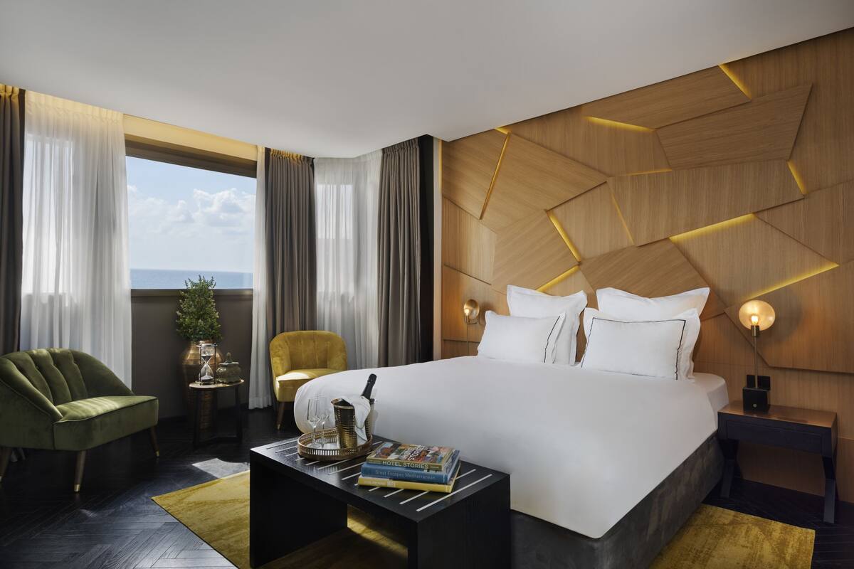Executive Suite, Partial Sea View | Egyptian cotton sheets, premium bedding, minibar, in-room safe