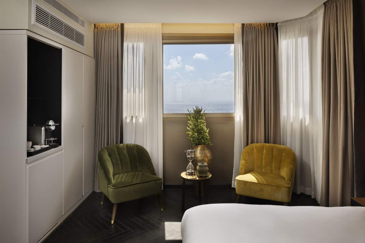 1 bedroom, Egyptian cotton sheets, premium bedding, minibar