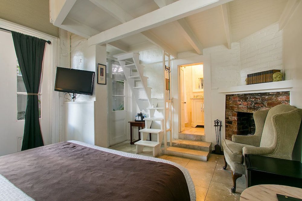 Lafitte Hotel & Bar