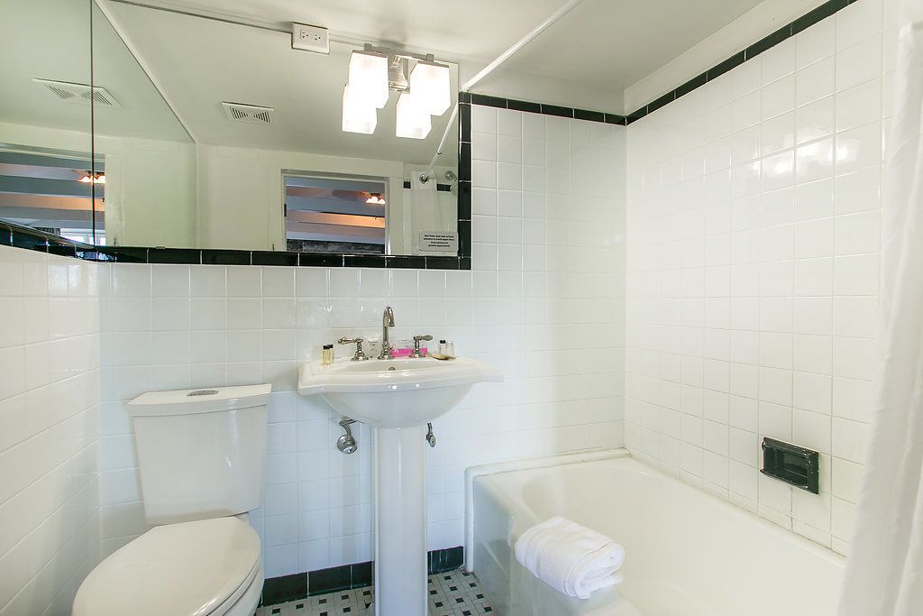 Photo - Lafitte Hotel & Bar