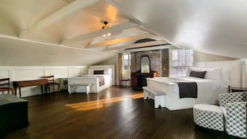Family Single Room, 2 Queen Beds, City View