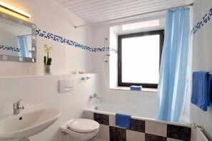 Minibar, in-room safe, iron/ironing board, free WiFi - Hotel Margit (Munich)