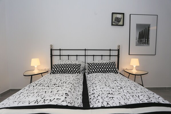 Studio supérieur, 1 grand lit, patio | Décor unique, ameublement unique, accès au Wi-Fi (inclus)