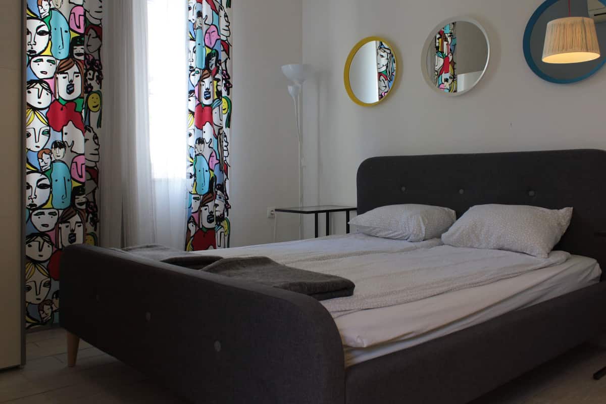 Superior Studio, 1 Queen Bed, Patio