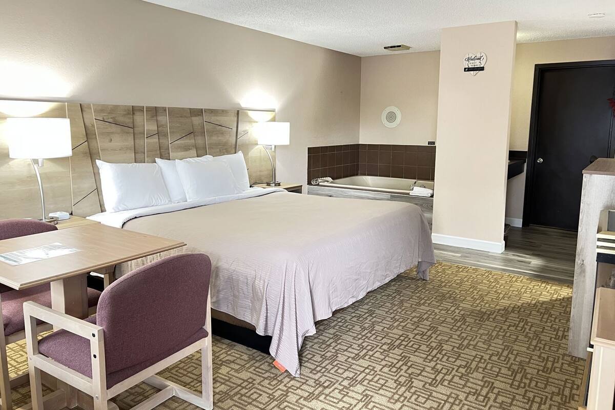 Iron/ironing board, free WiFi, bed sheets