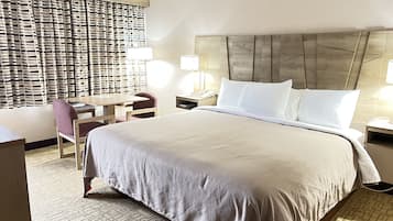 Tabla de planchar con plancha, wifi gratis y ropa de cama