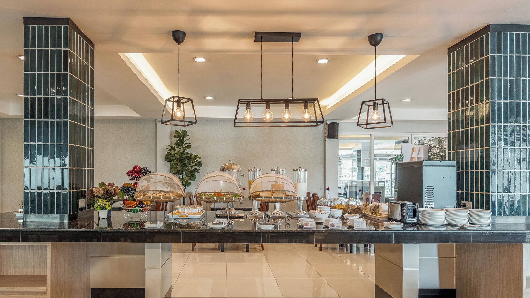 Daily cooked-to-order breakfast (THB 220 per person)