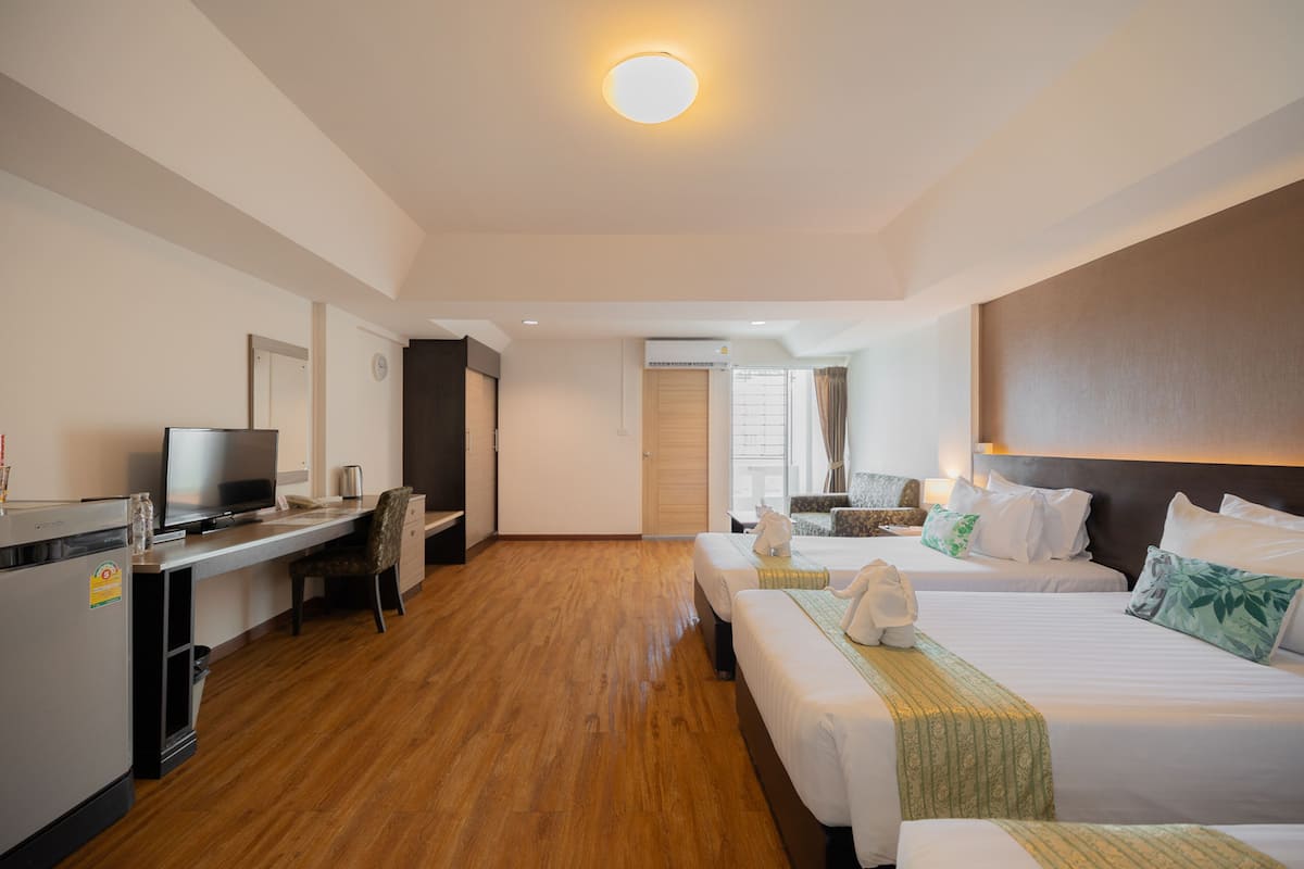 1 bedroom, minibar, desk, blackout drapes