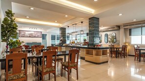 Daily cooked-to-order breakfast (THB 220 per person) - Golden Jade Suvarnabhumi (Bangkok)