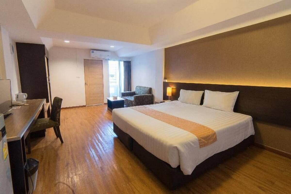 Minibar, escritorio, cortinas blackout y wifi gratis