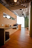 위성 채널 시청이 가능한 50인치 TV