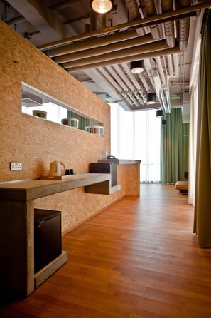 50-inch TV with satellite channels - Y Loft Youth Square (Hong Kong)