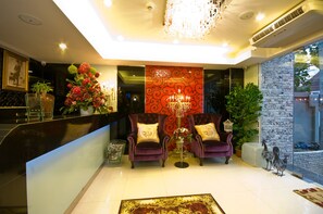 Lobby sitting area - Burnt Oak (Bangkok)