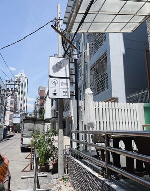 Exterior - Burnt Oak (Bangkok)