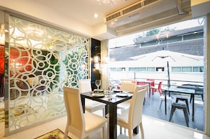 Breakfast served, Thai cuisine