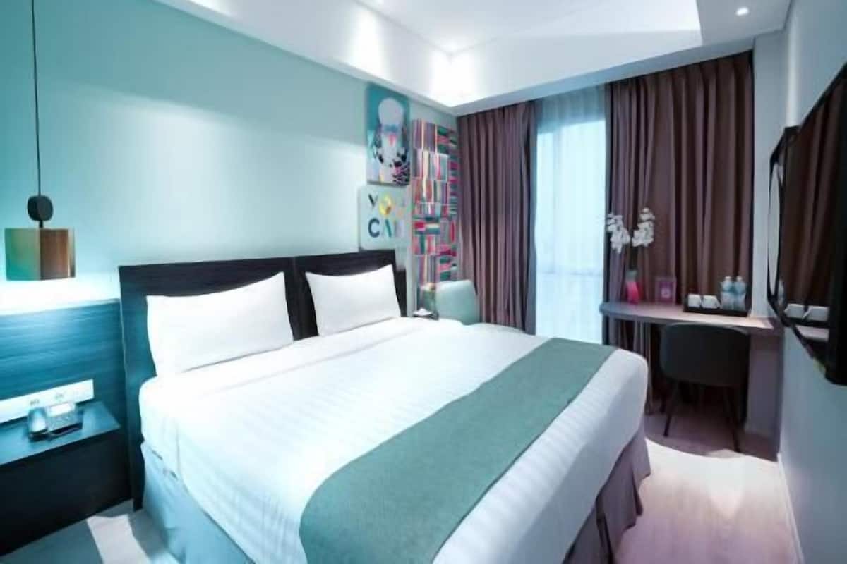 Safe på rommet, skrivebord, skrivebord for bærbar PC og lydisolert