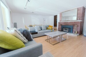 Living area - Waterfront Inn (Penticton)