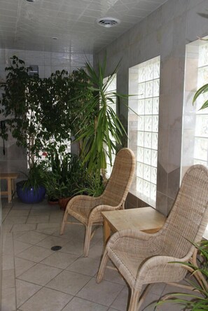 Indoor spa tub