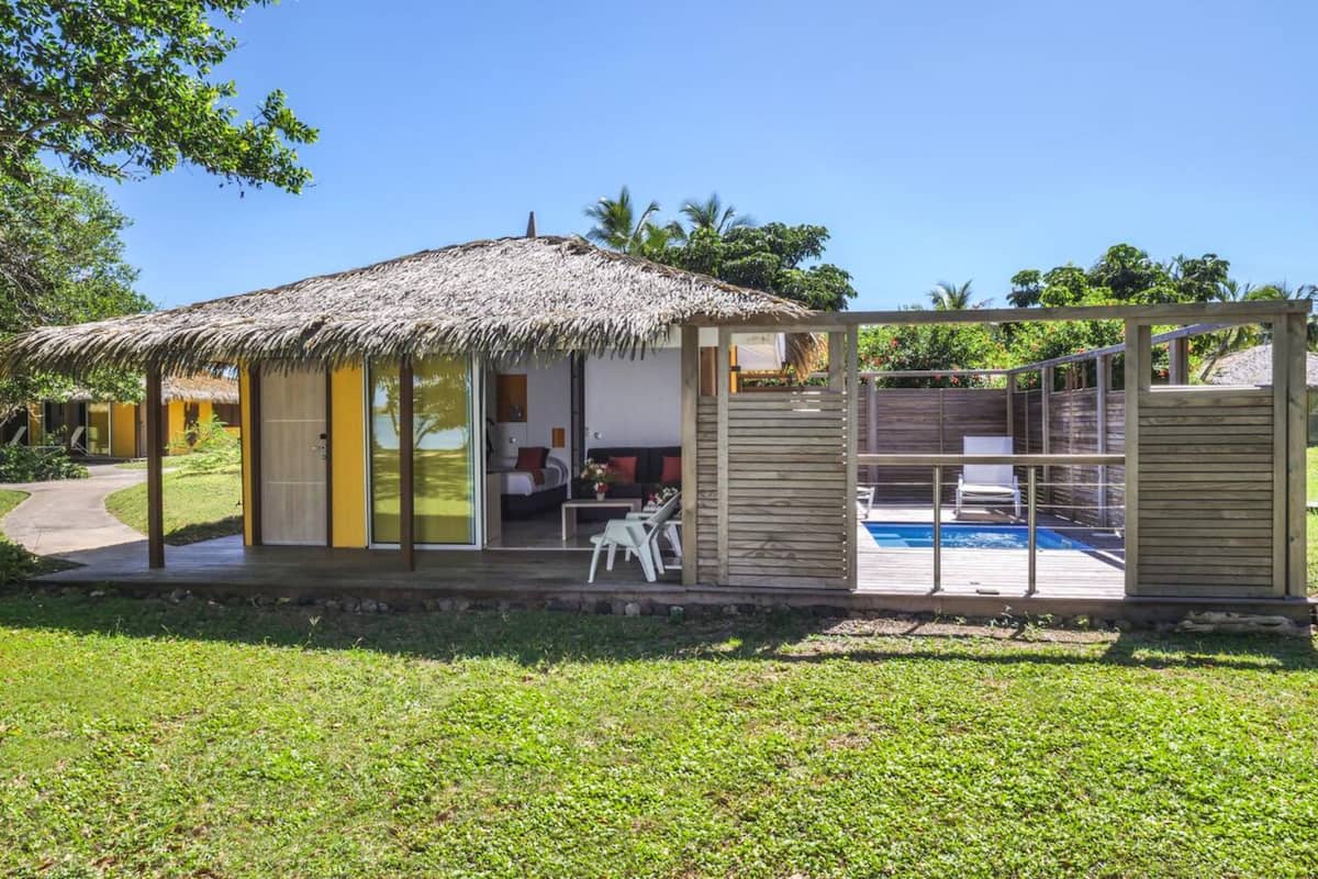 Deluxe-Bungalow, eigener Pool, Meerblick | Zimmersafe, individuell dekoriert, individuell eingerichtet