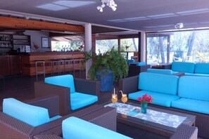Lounge - Malabou Beach Hotel (Poum)