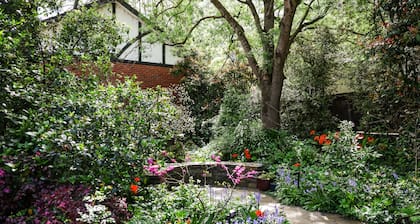 Elizabethan Lodge