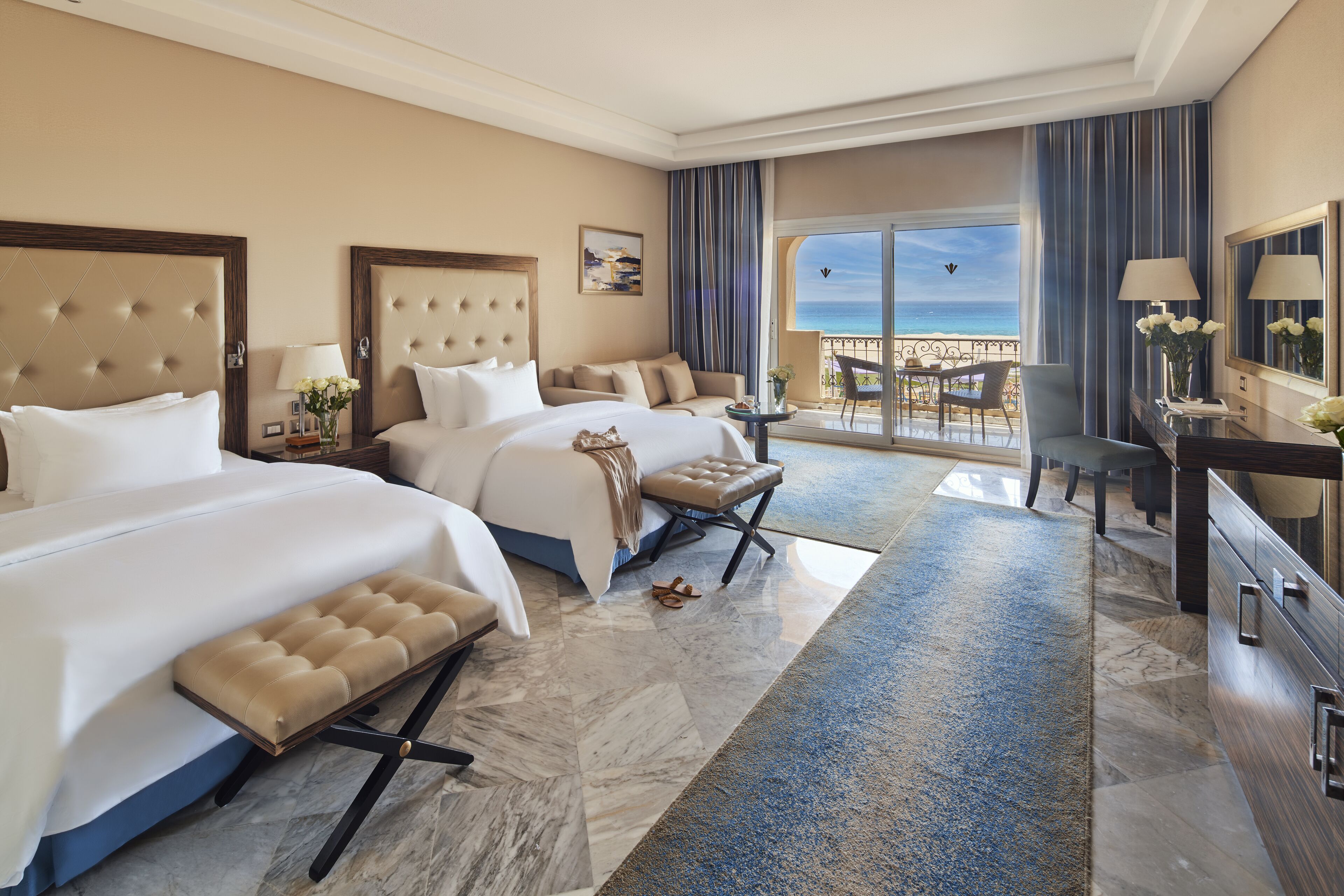 minibar, in-room safe, desk