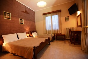 Triple Room | Free WiFi, bed sheets - Argo Hotel (Corfu)
