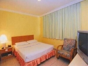 Minibar, in-room safe, desk, free WiFi