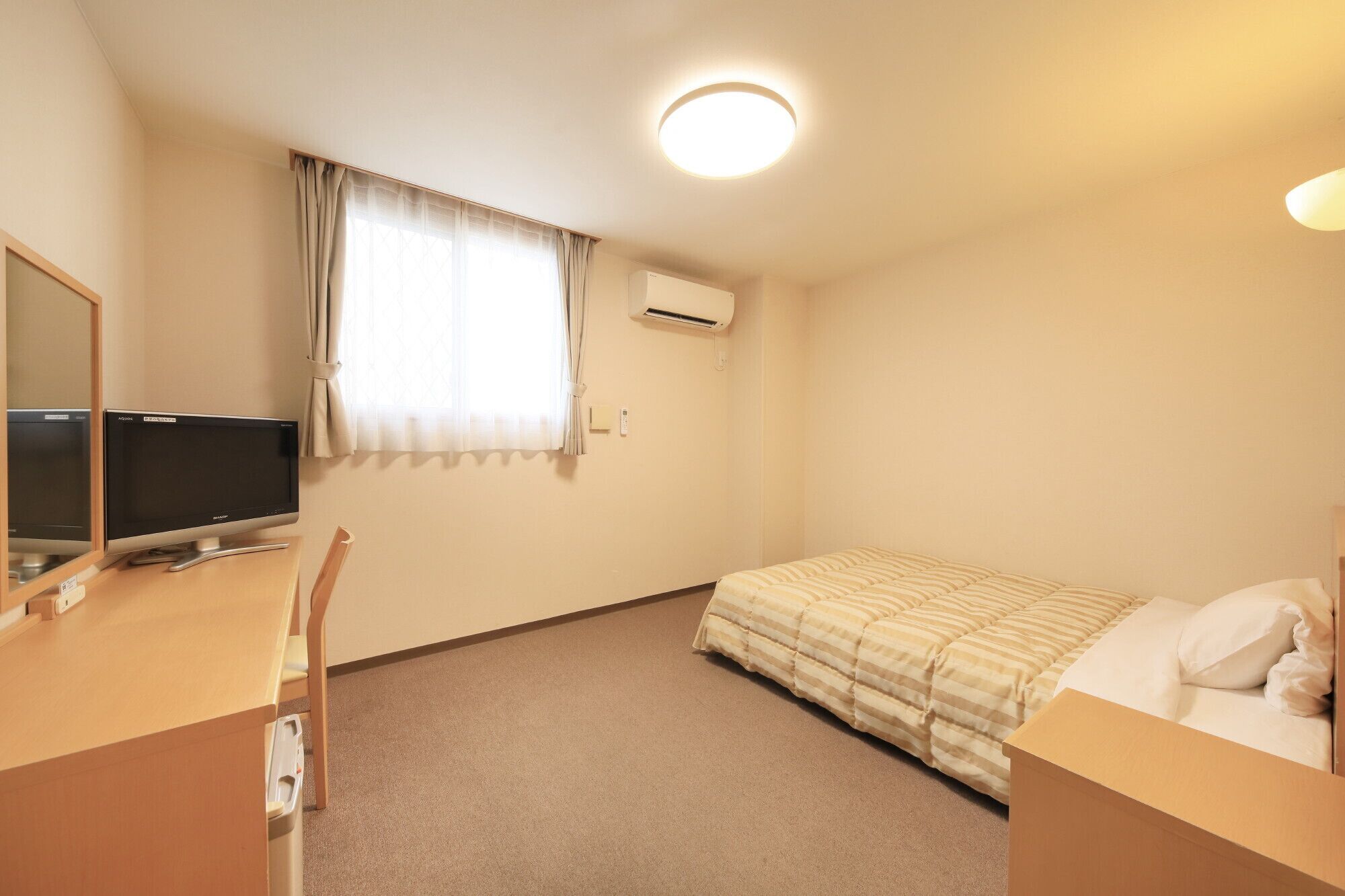 Desk, free WiFi, bed sheets