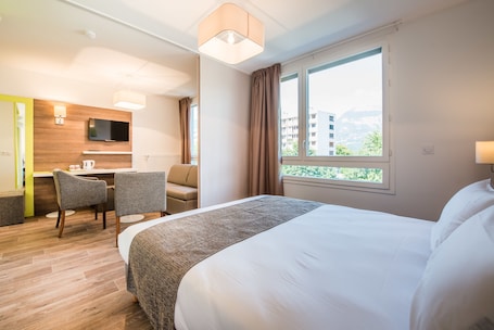 Escrivaninha, espaço de trabalho para notebook, quartos à prova de som. The Originals Résidence, Grenoble Université