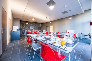Café da manhã com buffet todos os dias (EUR 16 por pessoa)