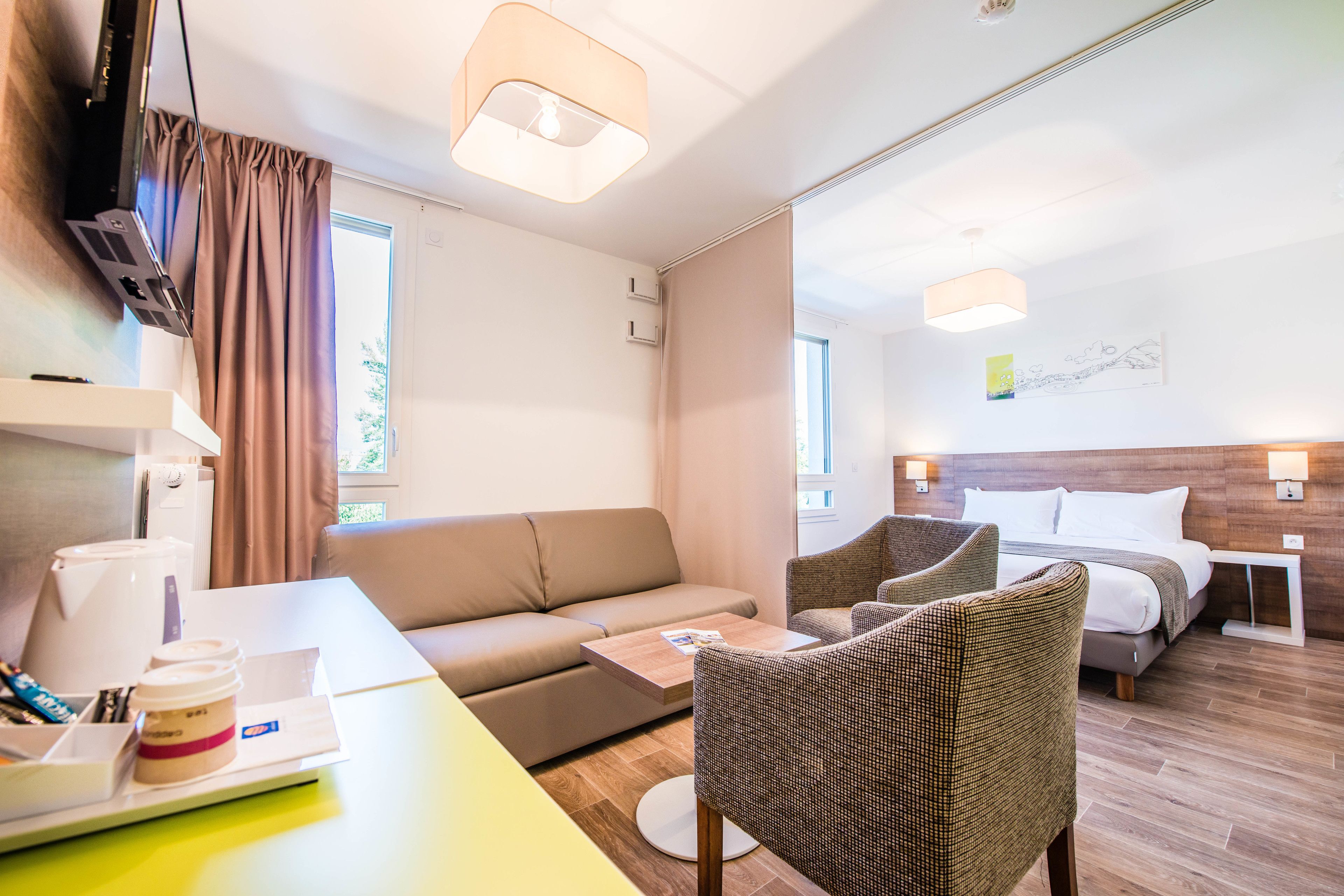 Superior Room | Living room | 70-cm flat-screen TV with digital channels