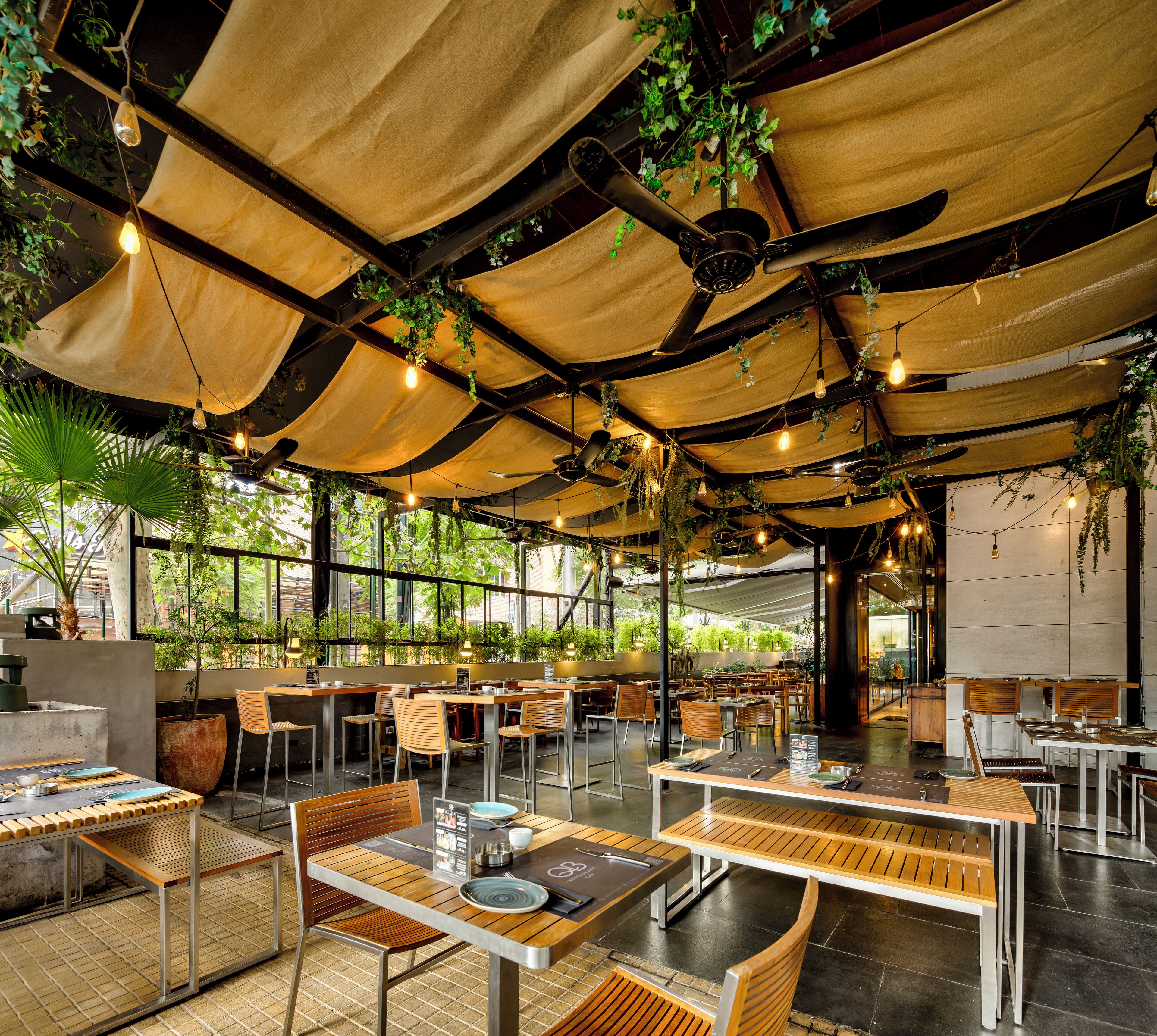 breakfast, lunch, dinner served; local and international cuisine