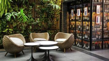 Breakfast, lunch, dinner served; local and international cuisine