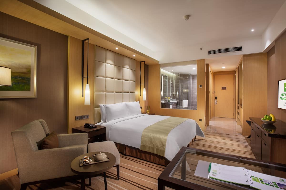 1 Schlafzimmer, hochwertige Bettwaren, Daunenbettdecken, Minibar