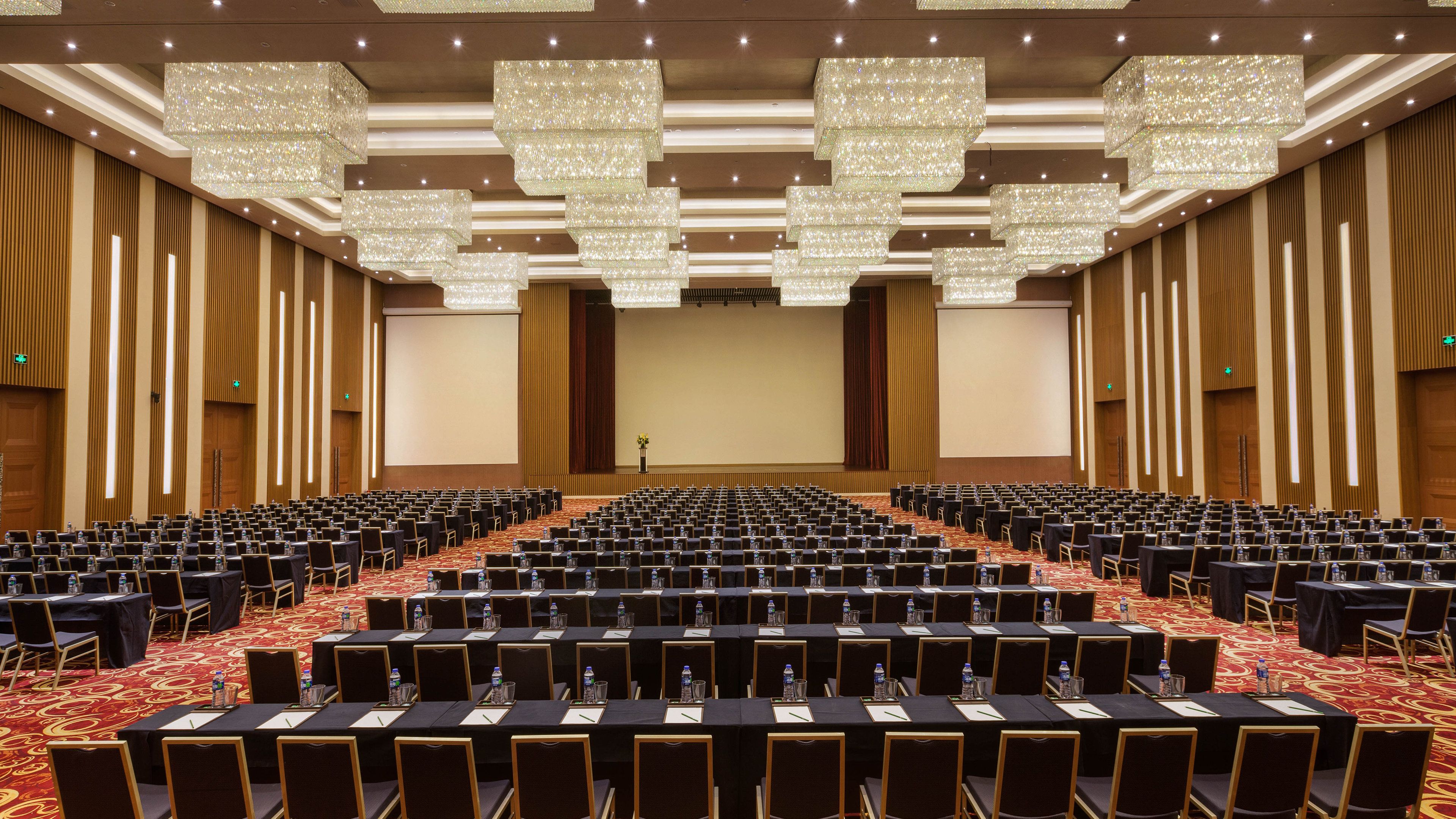 2 restaurants, breakfast, lunch, dinner served; chinese cuisine