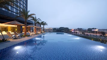 Indoor pool, outdoor pool