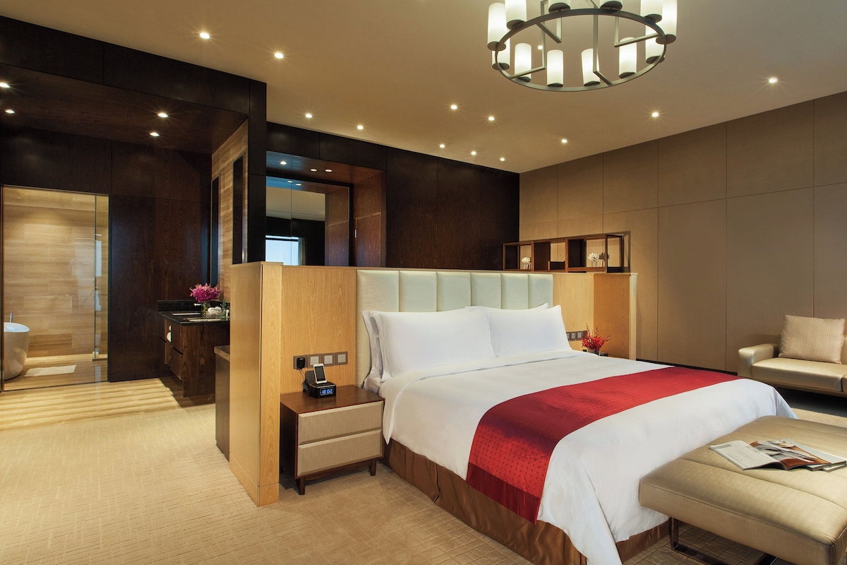 Suite, 2 habitaciones | Ropa de cama de alta calidad, edredones de plumas, minibar y caja fuerte